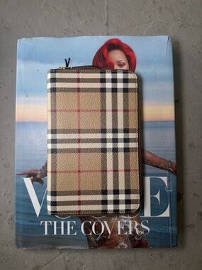 New BURBERRY Check Travel Wallet Long Wallet  inside zipper is damage